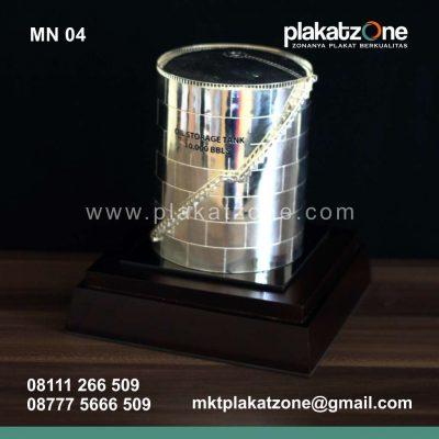 souvenir miniatur kilang minyak berkualitas