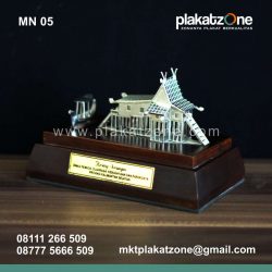 miniatur rumah adat