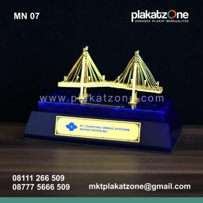 souvenir miniatur jembatan balerang