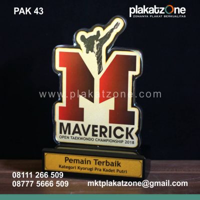 Plakat Akrilik Maverick Pemain Terbaik