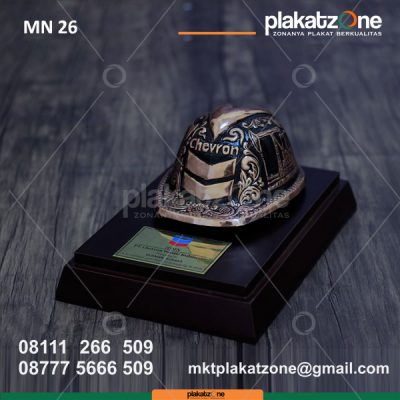 Miniatur Helm Proyek Chevron Eksklusif