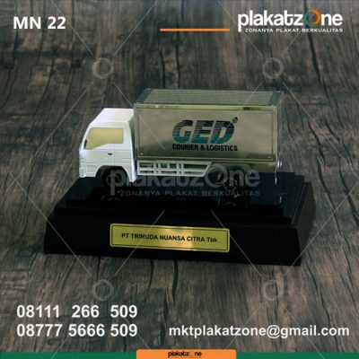 Miniatur Truk Box PT Trimuda Nuansa Citra Eksklusif