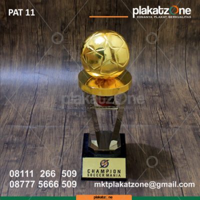 Trophy Piala Champions Soccer Mania